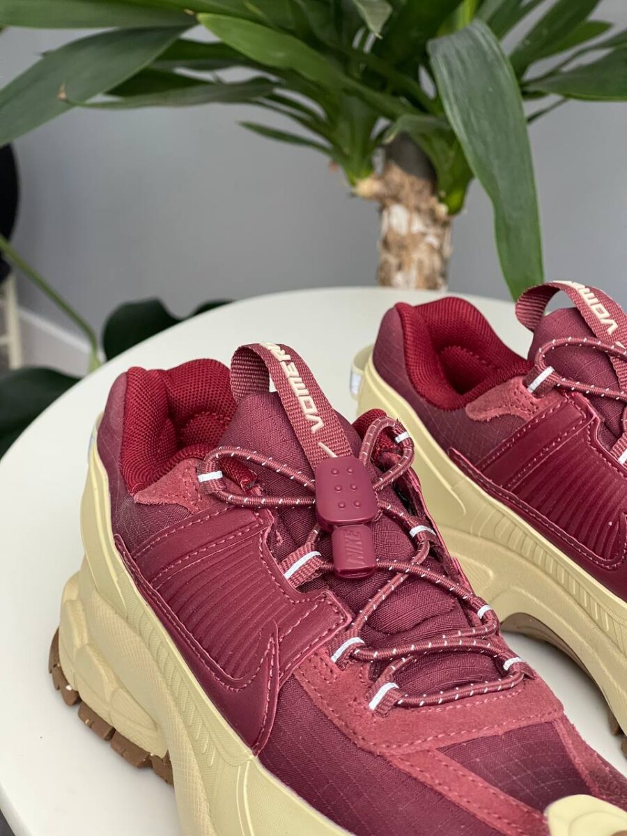 Nike Zoom Vomero Roam Team Red Gold HQ2181-700