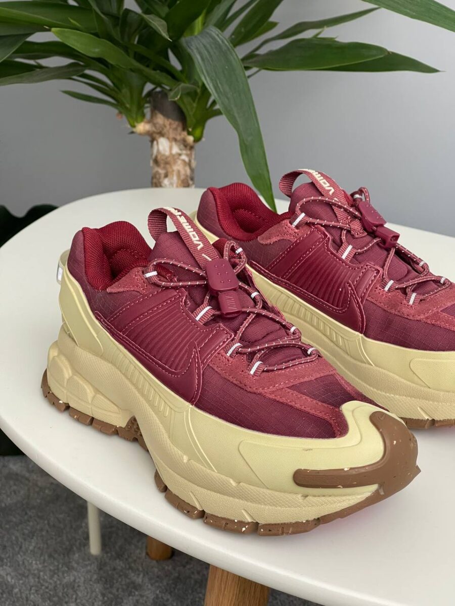 Nike Zoom Vomero Roam Team Red Gold HQ2181-700