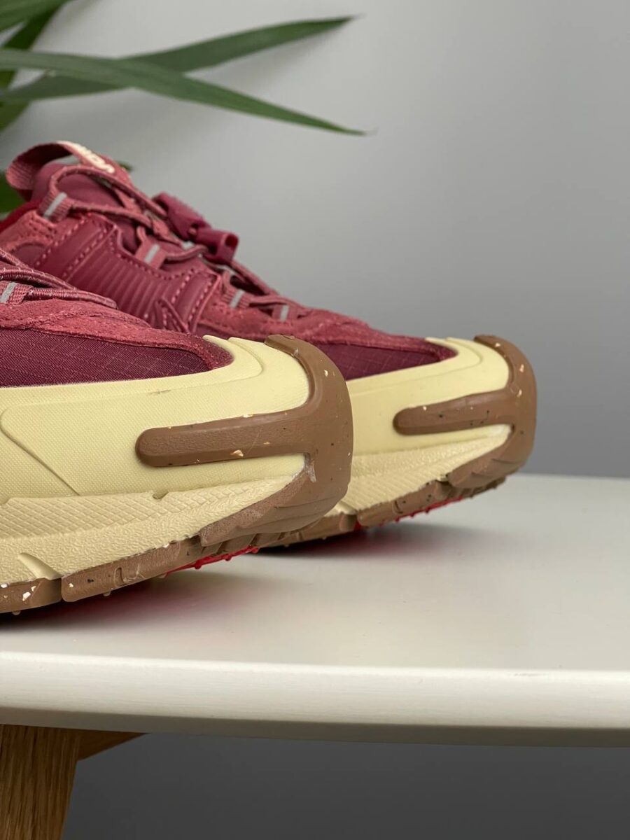 Nike Zoom Vomero Roam Team Red Gold HQ2181-700