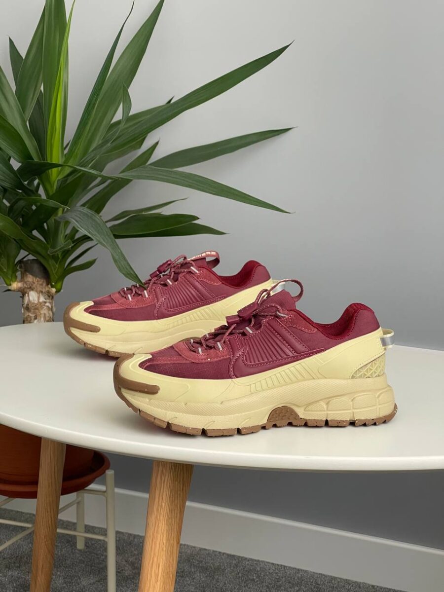 Nike Zoom Vomero Roam Team Red Gold HQ2181-700