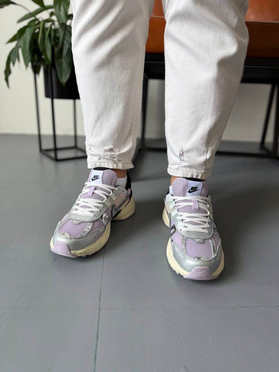 Nike V2K Run Doll Barely Grape HF1876-500