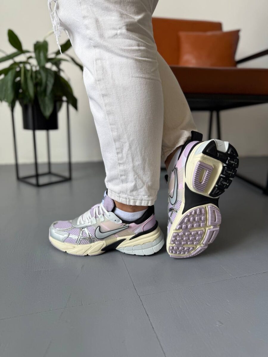 Nike V2K Run Doll Barely Grape HF1876-500