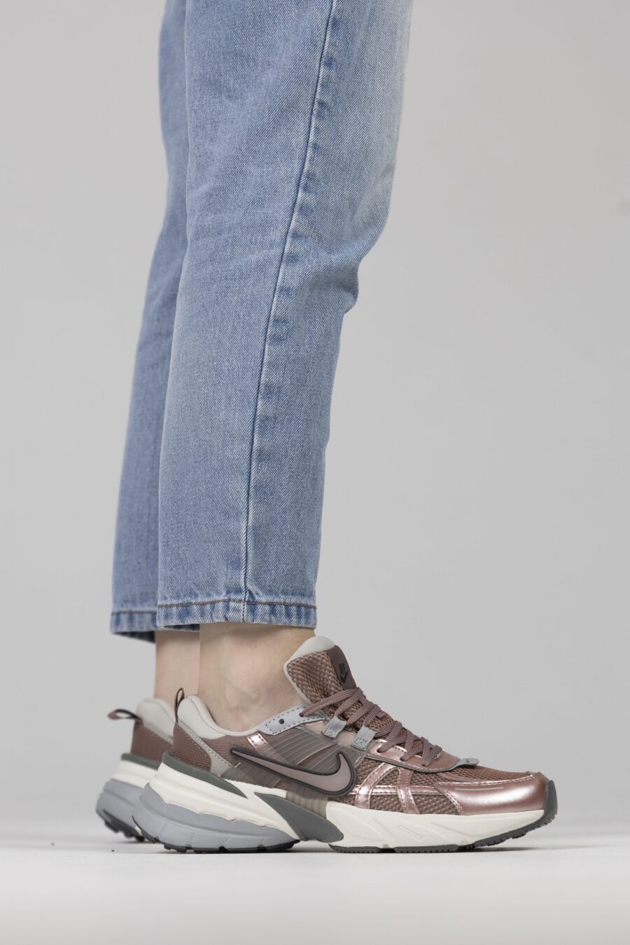 Nike V2K Run Smokey Mauve FD0736-200