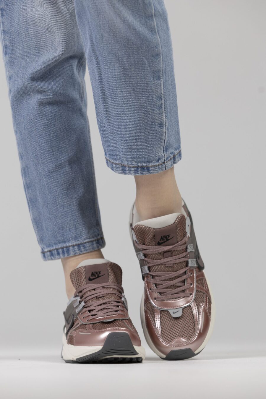 Nike V2K Run Smokey Mauve FD0736-200