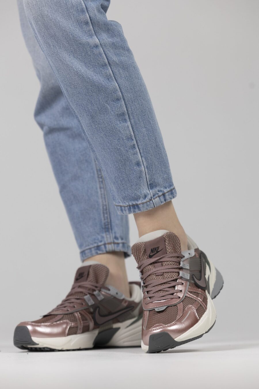 Nike V2K Run Smokey Mauve FD0736-200